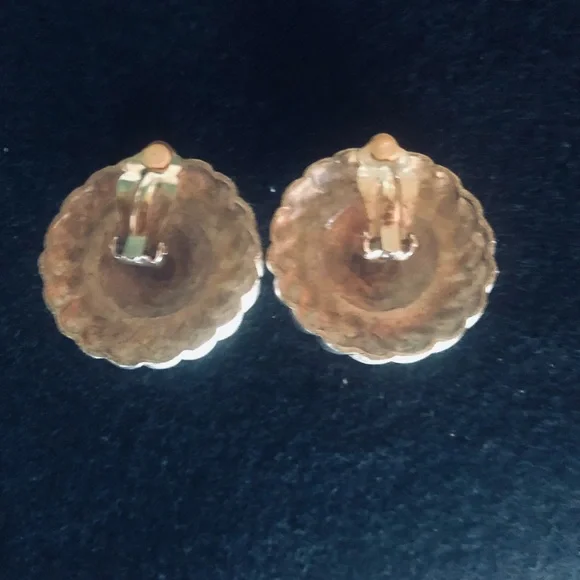 Anne Klein Lion earrings - Picture 4 of 4